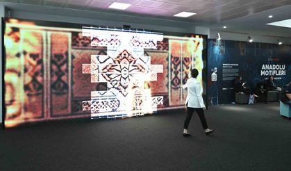 Hometex'te Anadolu'nun kültürü yapay zekayla buluştu: “Anadolu Motifleri” sergisi yoğun ilgi gördü