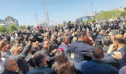 CHP Genel Başkanı Özgür Özel saldırıya uğradı