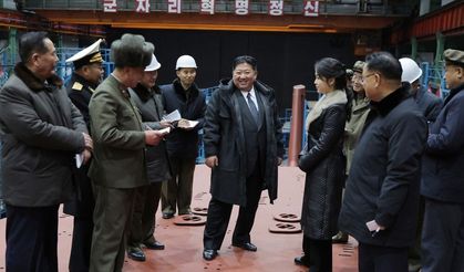 Kuzey Kore lideri Kim, inşası süren dev nükleer denizaltını denetledi