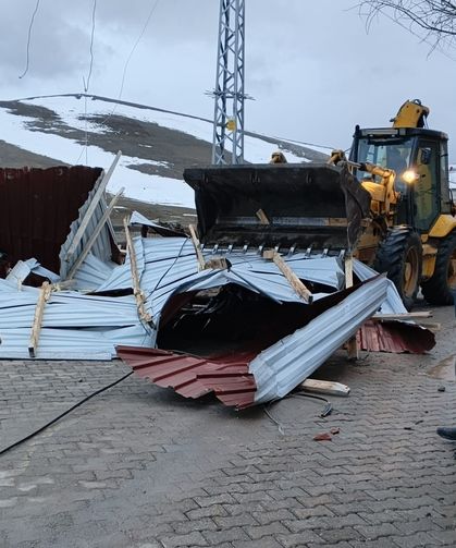 Bünyan'da şiddetli rüzgârın izleri hızla silindi