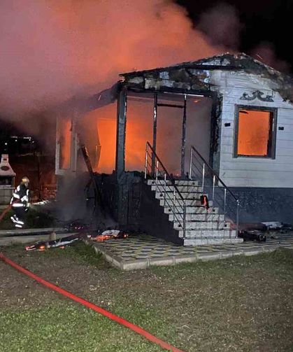 Çorum'da bağ evi alevlere teslim oldu