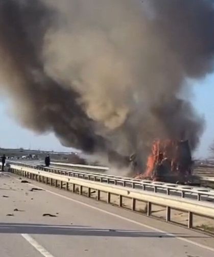 Edirne'de domates yüklü tır alev alev yandı