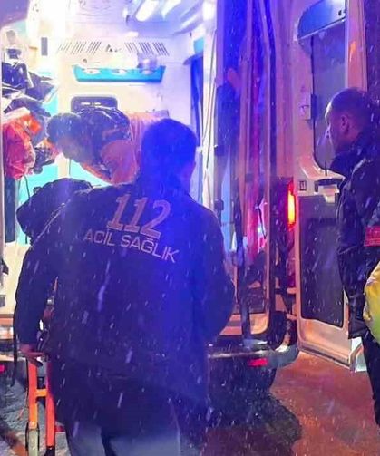 Kar yağışı kazayı beraberinde getirdi: Motokurye yaralandı