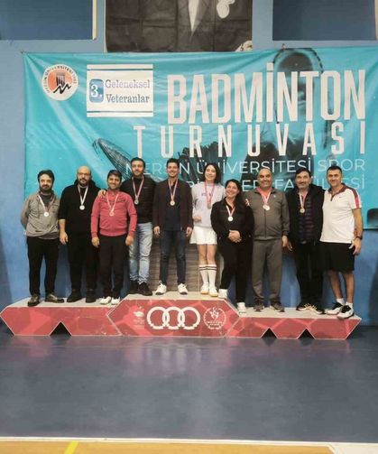 Niğdeli veteran badmintonculardan 14 madalya