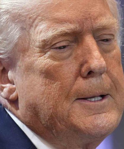 Trump'tan ABD Yüksek Mahkemesi'nin gümrük tarifelerinin iptali kararına sert tepki