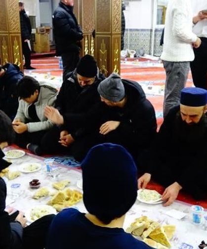 Ümmet iftarında gönüller bir oldu
