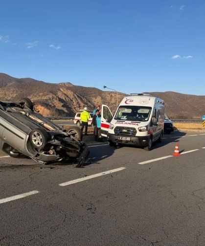 Bingöl'de otomobil takla attı: 2 yaralı
