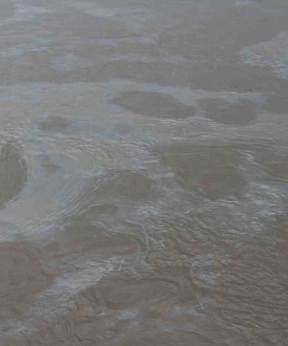 Cizre'de boru hattındaki sızıntı nedeniyle petrol Dicle Nehrine karıştı, ekipler arızayı giderdi