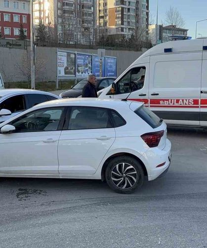Edirne'de iki otomobil çarpıştı: 2 yaralı
