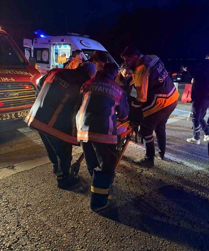 Kaza yapan otomobil ters döndü: 7 yaralı