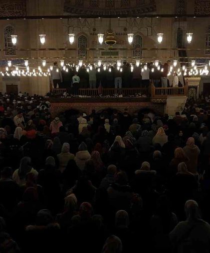 Selimiye Camii Kadir Gecesi'nde doldu taştı