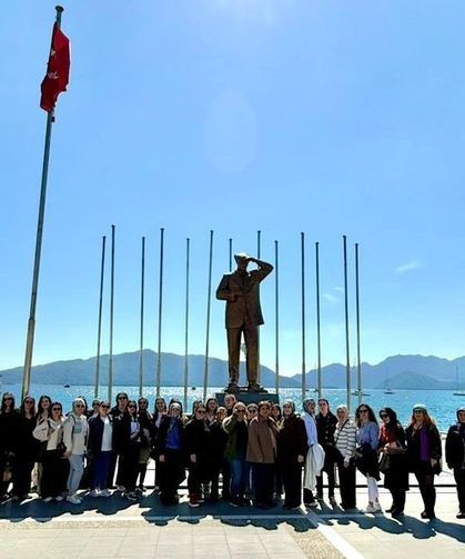 Turizmci Menemencioğlu ve Gökten'den Aydınlı kadınlara jest