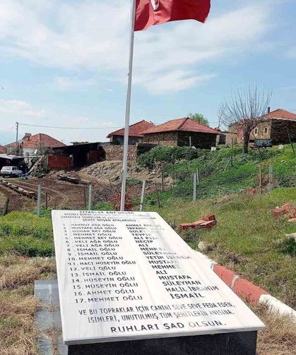 Ziyanlar Mahallesi şehitlerini unutmadı