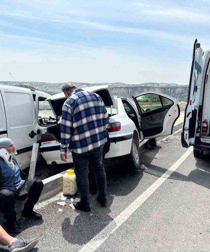 Adıyaman'da iki araç çarpıştı: 4 yaralı
