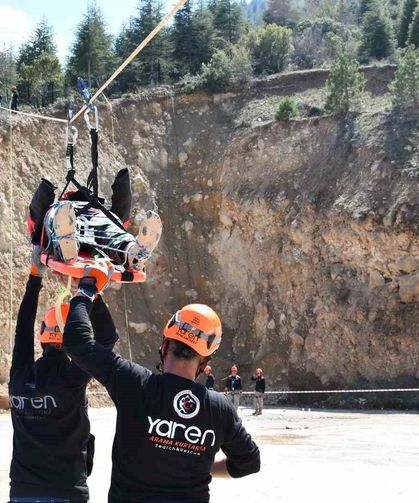 Akşehir'de gerçeği aratmayan arama kurtarma tatbikatı