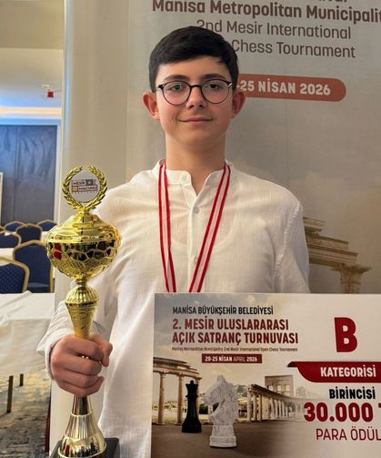 Çeşme Belediyesporlu Ali Arda Eracar'dan, Satranç Turnuvası'nda şampiyonluk