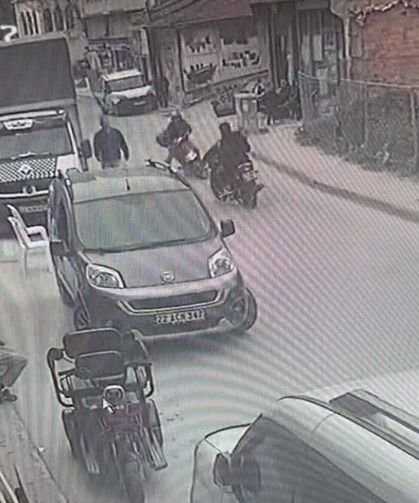 Edirne'de iki motosikletin çarpıştığı kaza kamerada: 1 yaralı