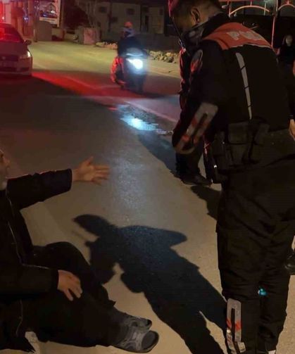 Husumetli komşular arasında mahkeme kararı sonrası kavga: 2 yaralı