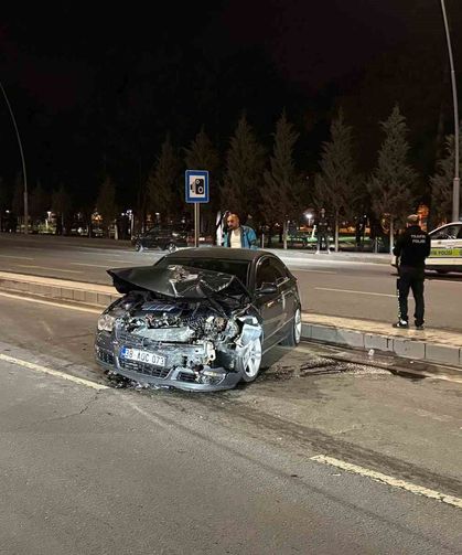 Kayseri'de iki otomobil çarpıştı: 1 yaralı