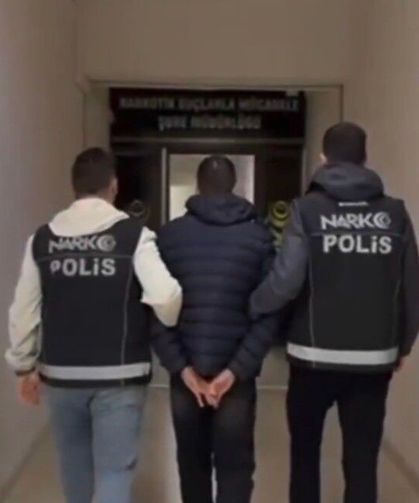 Mide ve bağırsaklarında uyuşturucu taşıyan şüpheli yakalandı