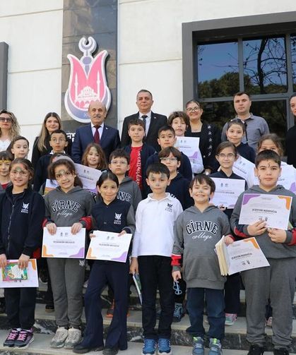 Minik öğrenciler kütüphane ziyaretinde kitap bağışında bulundu