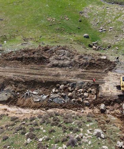 Muş'ta kara yolu çöktü