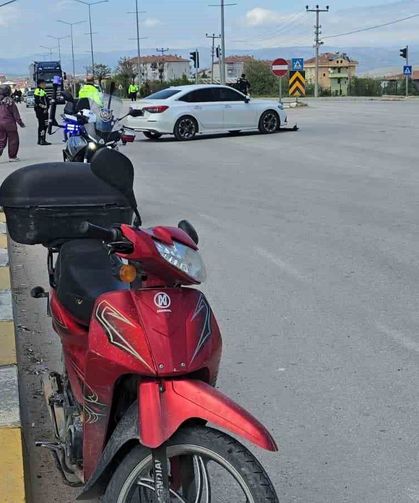 Otomobil ile motosiklet çarpıştı: 1 yaralı