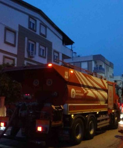 Teras katında çıkan yangın korkuttu