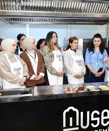 Gaziantep'te 'ebe gebe el ele' vererek pirpirim aşı yaptı