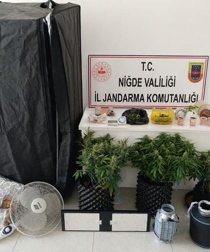İklimlendirme sistemiyle yasa dışı ekim yapan 4 şüpheli gözaltına alındı