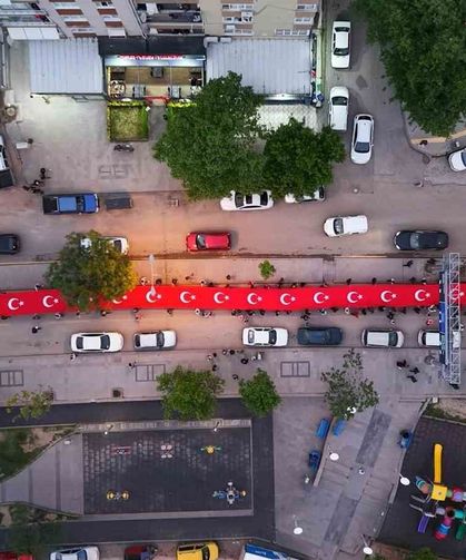 Kırıkkale'de 19 Mayıs coşkusu: Yüzlerce vatandaş, metrelerce uzunluğundaki Türk bayrağıyla yürüdü