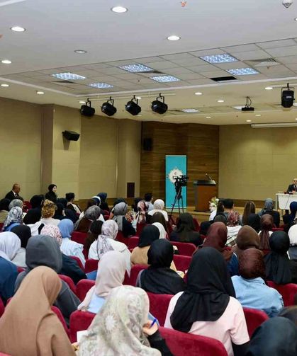 Rektör Prof. Dr. Altun, öğrencilerle bir araya geldi