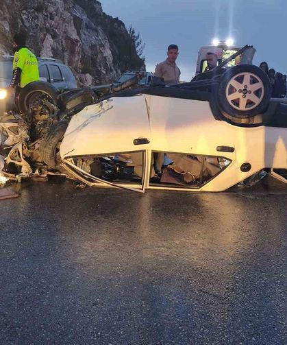 Takla atan otomobil ters döndü: 5 yaralı