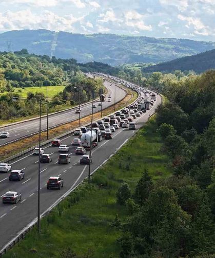 Tatilcilerin dönüş yolculuğu başladı: Bolu'da kilometrelerce araç kuyruğu