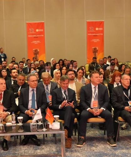 'Uluslararası Peri-implantitis 2026' sempozyumu gerçekleştirildi