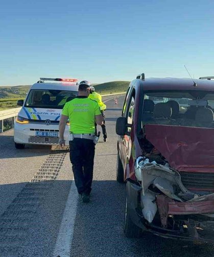 Yozgat'ta iki otomobil çarpıştı 8 kişi yaralandı