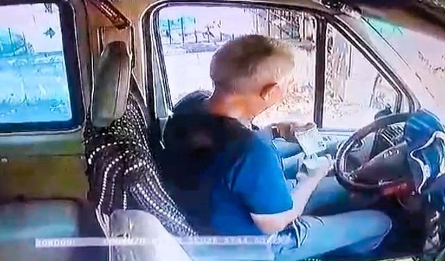 Şoförü namaza giden minibüsü soydu