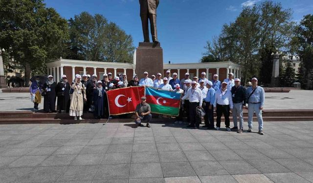 Azerbaycan'ı Türk bayraklarıyla gezdiler