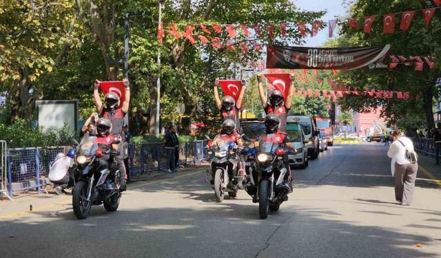 Cumhuriyetin ilk vilayetinde Zafer Bayramı, vali ve belediye başkanının katılımıyla gerçekleştirildi