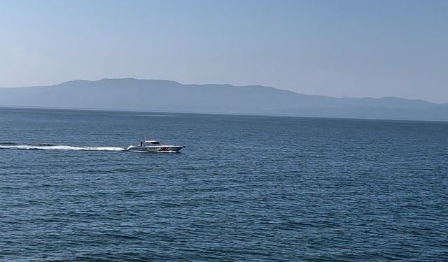 Denizde kaybolan 2 genç için arama çalışmaları sürüyor