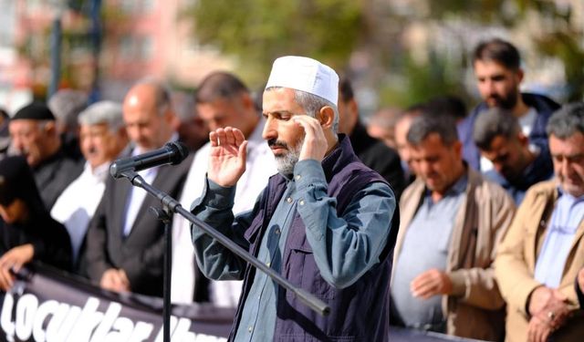 Yahya Sinvar için gıyabi cenaze namazı kılındı