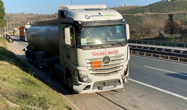 Kimyasal madde taşıyan tanker otomobille çarpıştı