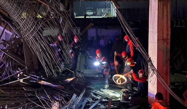 Çöken inşaat iskelesinin altında kalan işçiyi arama çalışmaları devam ediyor