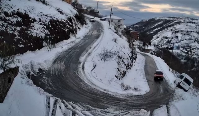 Uçuruma yuvarlanan minibüste 1 ölü 1 yaralı
