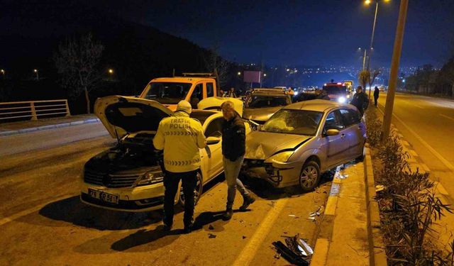 Zincirleme trafik kazasında 5 kişi yaralandı