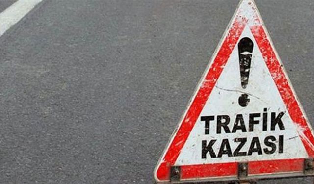 Otomobil kamyona çarptı: 5 yaralı