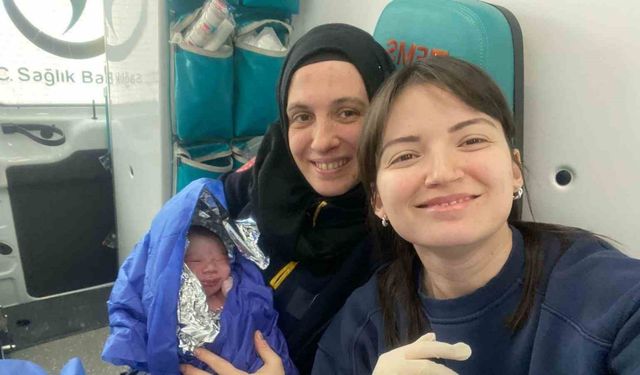 Safranbolu'da bir bebek ambulansta doğdu