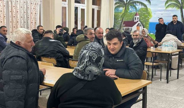 Mahsur kalan yolcular ilçede konuk ediliyor