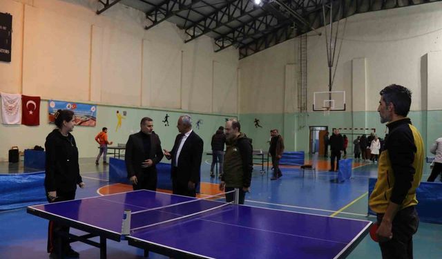 Oltu’da masa tenisi turnuvasının açılışı yapıldı