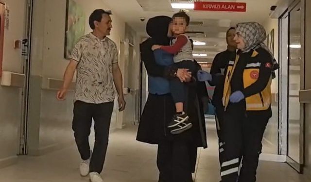 Yuttuğu madeni para yemek borusuna takıldı